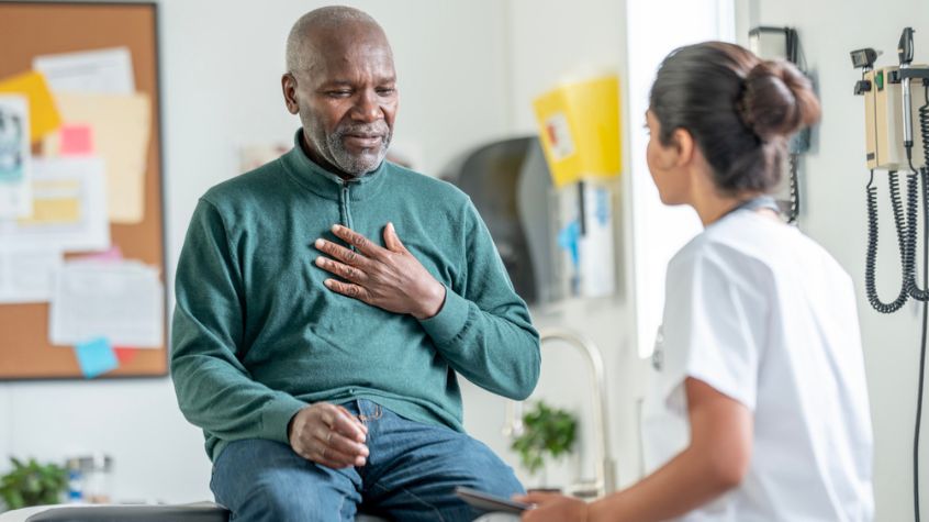 A man discussing with a doctor who trained surgical methods with porcine circulatory system tissues